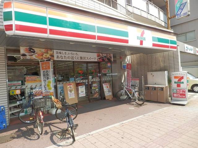 【アンフィニ河原町のコンビニ】