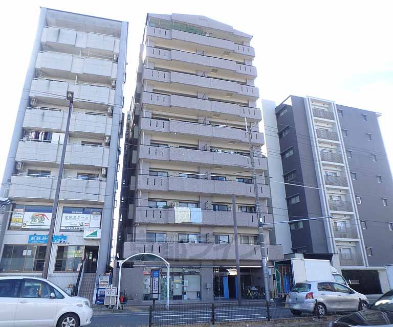 京都市南区唐橋川久保町のマンションの建物外観