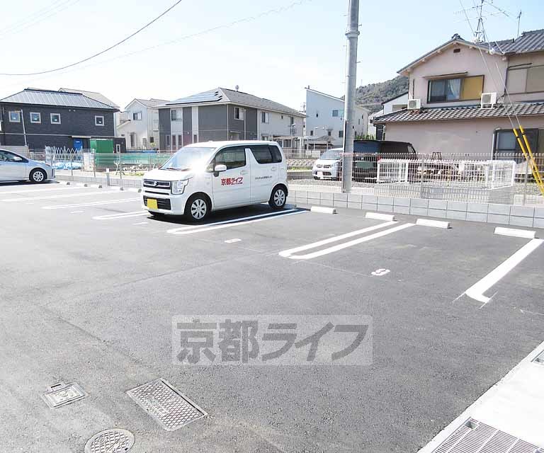 【大津市南志賀のアパートの駐車場】