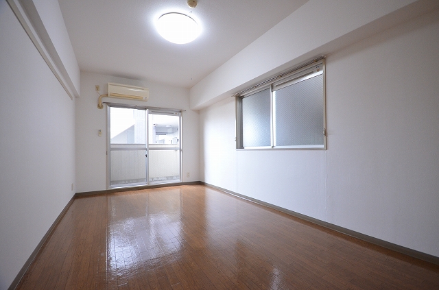 居室・リビング　写真は別号室のものです。