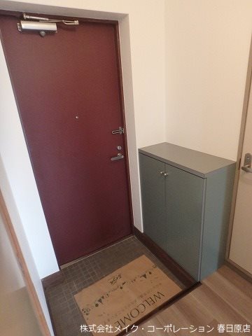 玄関　写真は同型タイプ