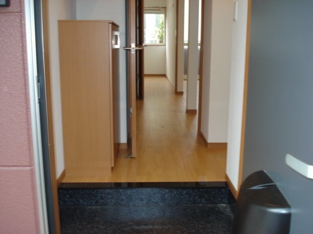 玄関　広い玄関スペース