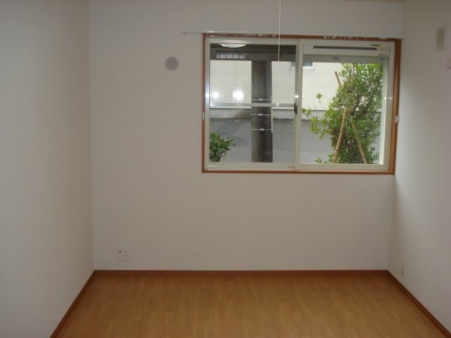 その他部屋・スペース　リビング隣の6.6帖の洋室