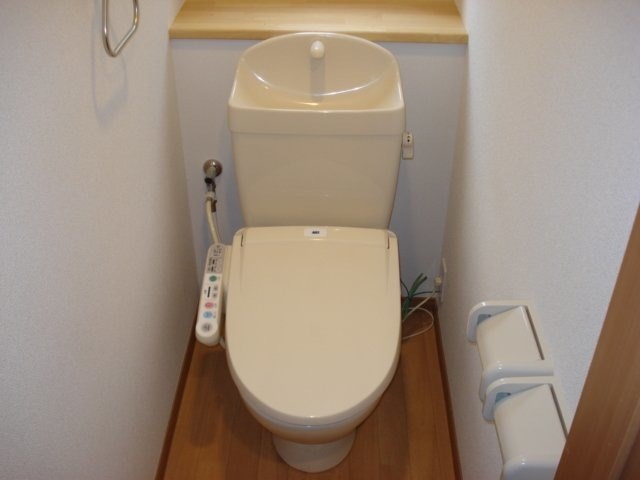 トイレ　温水洗浄便座付きトイレ
