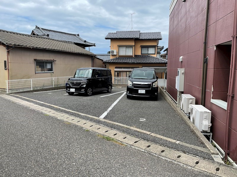 駐車場　敷地内駐車場
