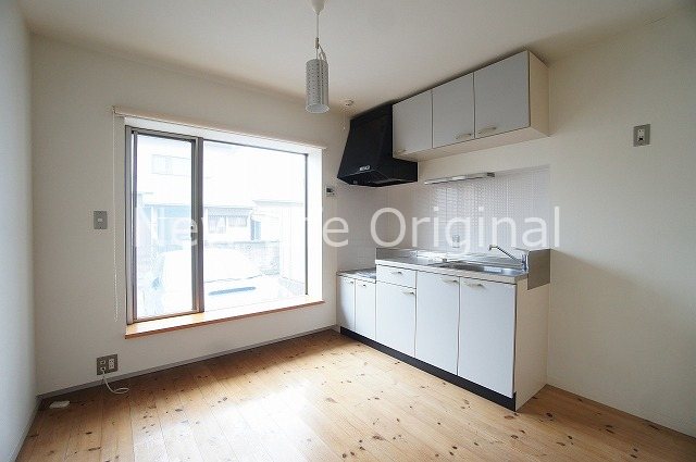 居室・リビング　洋室との間仕切りを開放して広々としたリビングに。