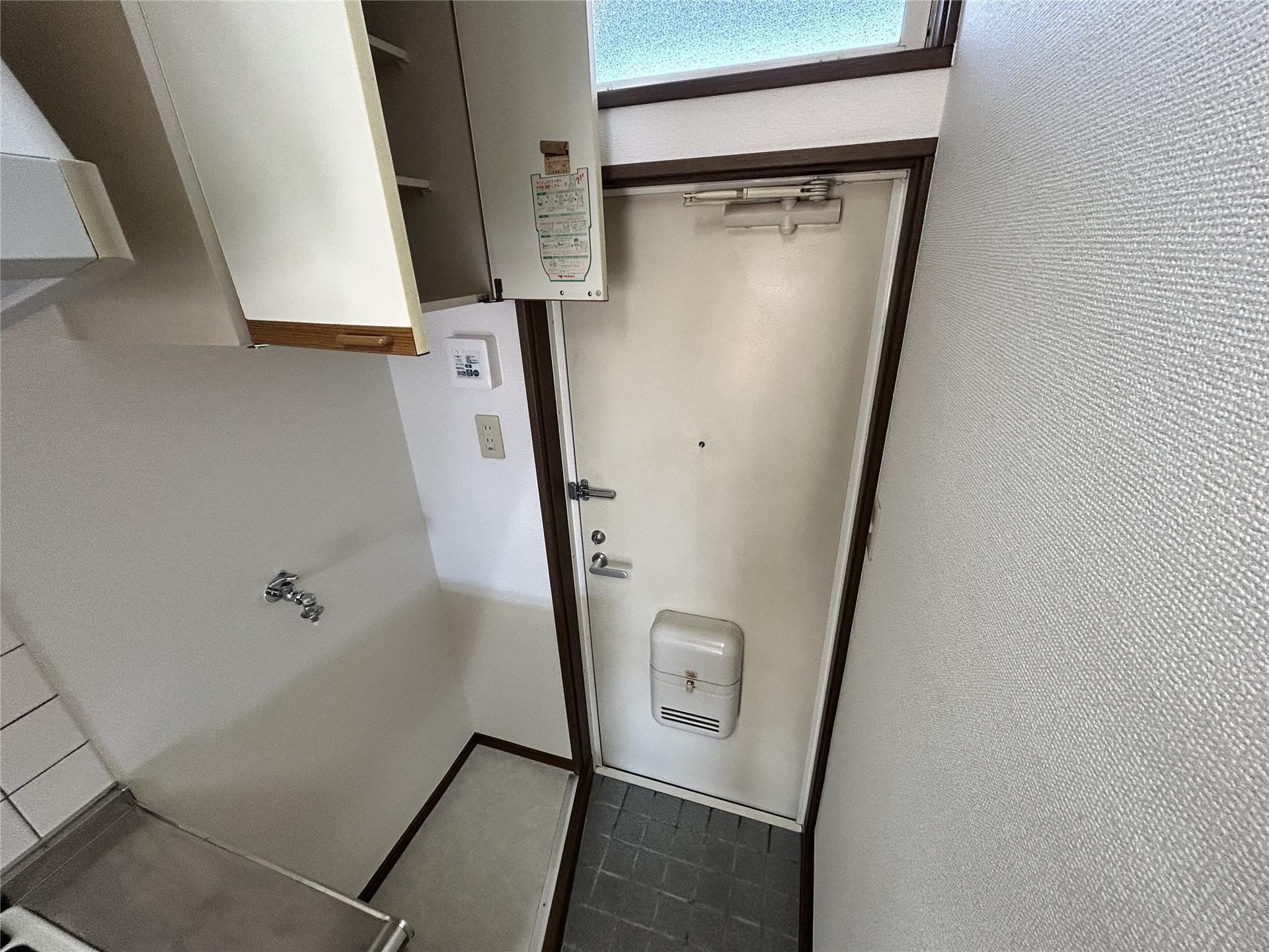 玄関　ポスト付きの玄関です