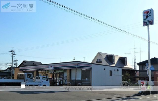 コンビニ　セブンイレブン（コンビニ）まで902m