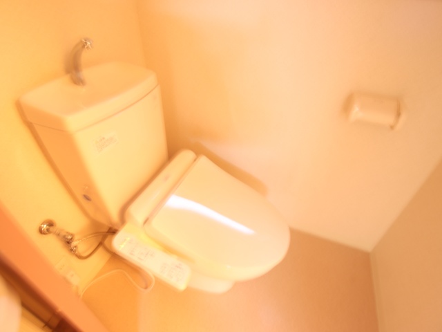 トイレ　※別室の参考写真の為、現況優先です。