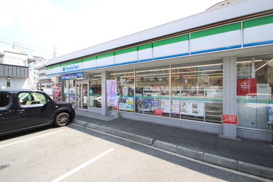 コンビニ　ファミリーマート緑井三丁目店（コンビニ）まで260m