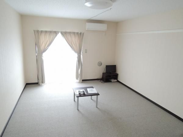 居室・リビング　2階以上は絨毯仕様です