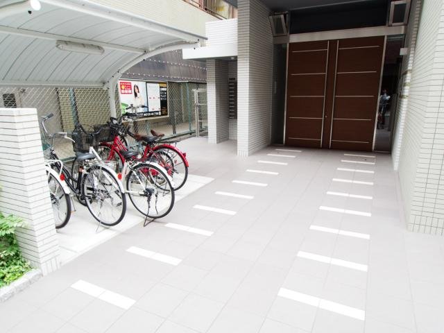 エントランス　清潔なエントランスです