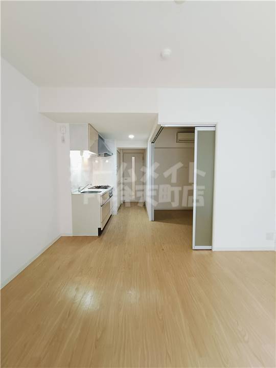 居室・リビング　こちらのリビングで趣味の時間をお楽しみください