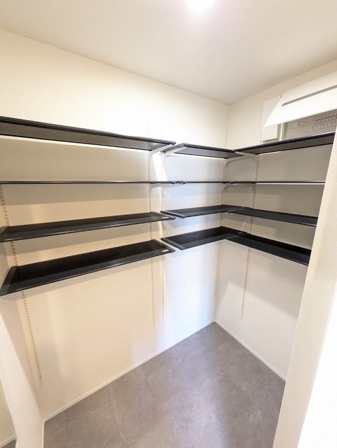 玄関　建築中です