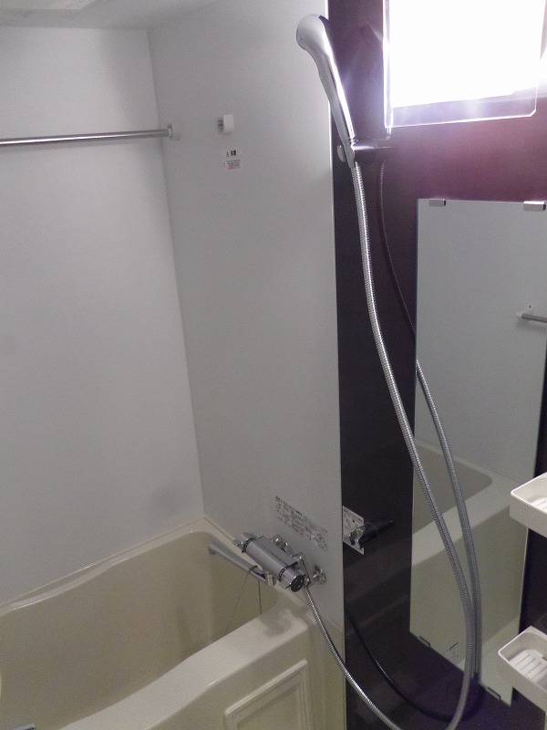 バス・シャワールーム　浴室乾燥機付きのバスルーム