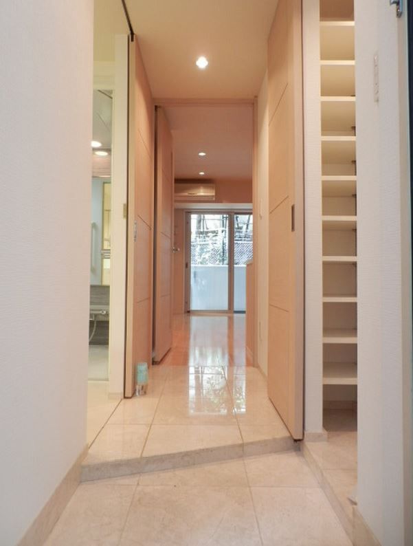 玄関　別タイプ部屋　参考写真です(内装の雰囲気等ご確認ください)