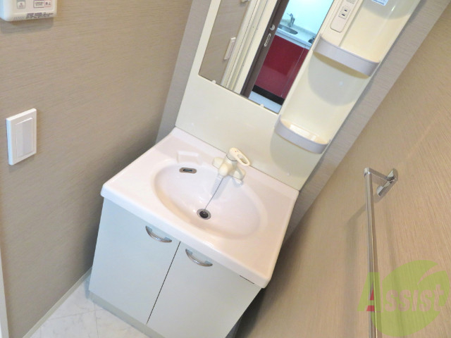 洗面設備　忙しい朝の味方、独立洗面台があるのは嬉しいですね。