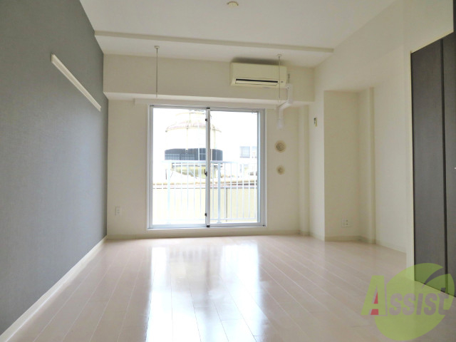 居室・リビング　陽の光が差し込む明るいお部屋は気持がいいですね。