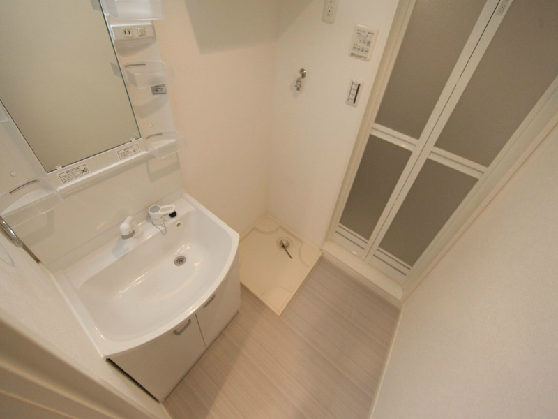 洗面設備　脱衣所　独立洗面台（シャンプードレッサー）洗濯機用意できます