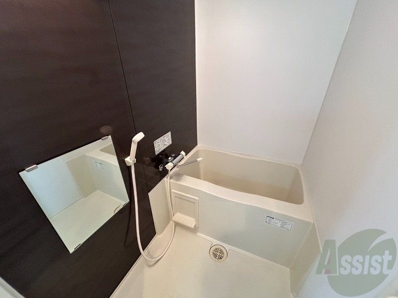 バス・シャワールーム　お風呂になります。一日の疲れを癒してくださいね。