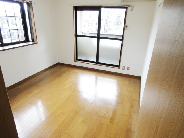 居室・リビング　同物件別号室