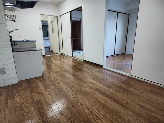 居室・リビング　※他号室の写真です。