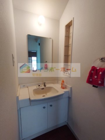 洗面設備　共用の洗面所です。