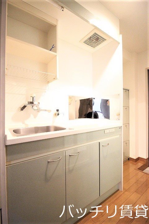 キッチン　画像は別号室タイプの為、現状を優先致します。