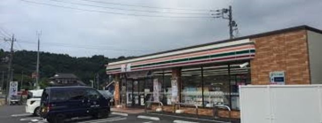 コンビニ　セブンイレブン（コンビニ）まで1915m