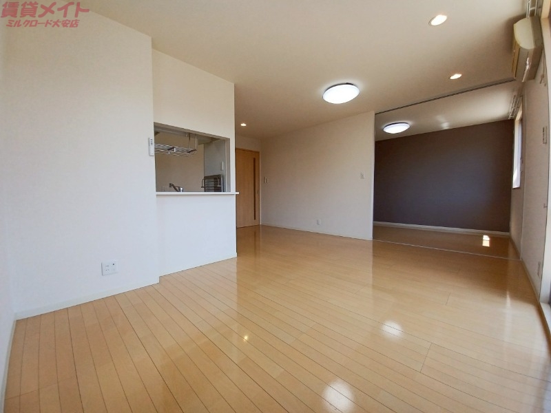 居室・リビング　同型参考写真