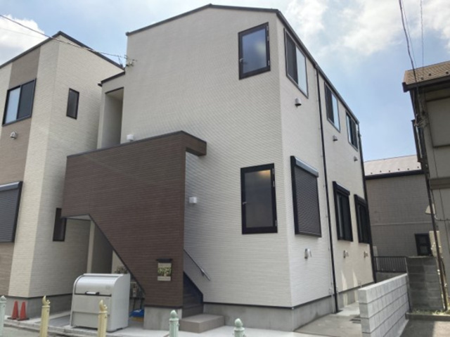 建物外観　２０２１年築