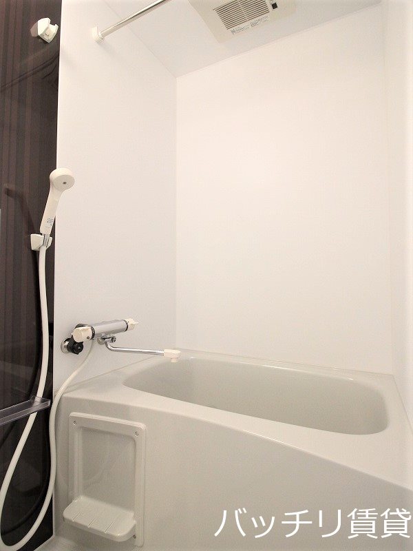 バス・シャワールーム　画像は別号室タイプの為、現状を優先致します。