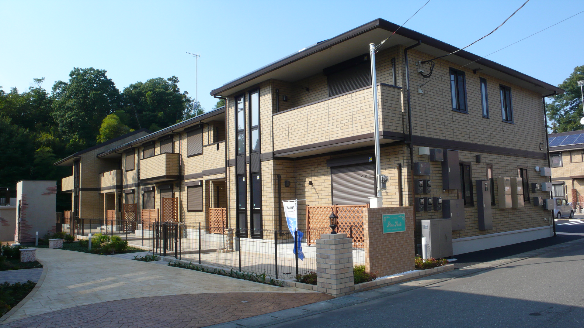 建物外観　インターネット無料　南向きで日当たり良好