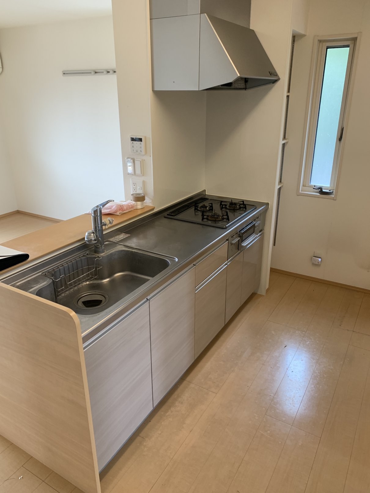 キッチン　対面キッチン(3口コンロ付のシステムキッチン)