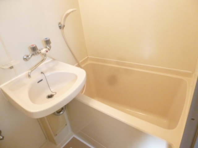 バス・シャワールーム　参考写真（同建物別部屋のものです）