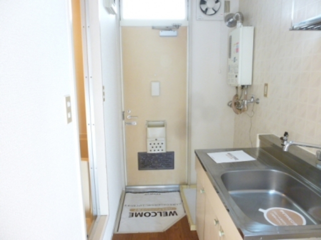 玄関　参考写真（同建物別部屋のものです）