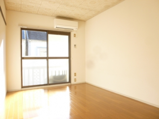 居室・リビング　参考写真（同建物別部屋のものです）