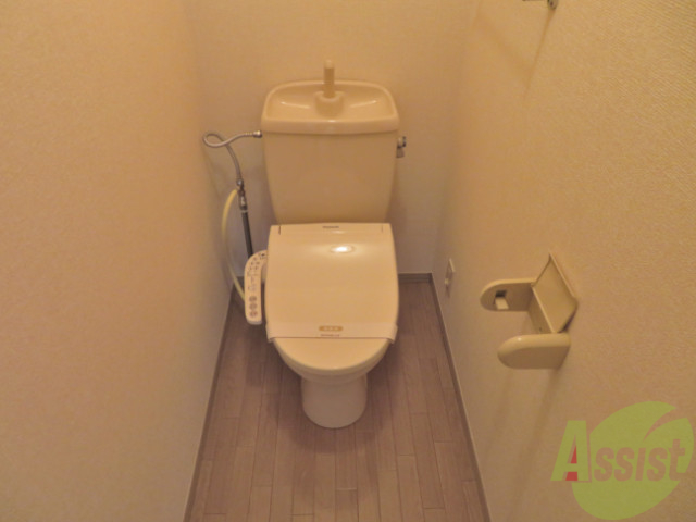 トイレ　ウォシュレットも付いてます。