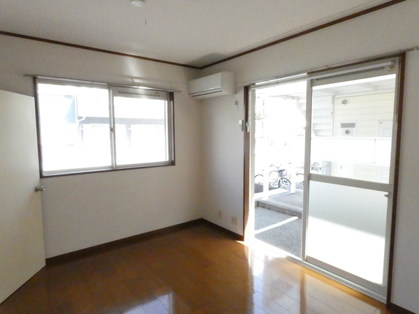 居室・リビング　角部屋で通気性良好