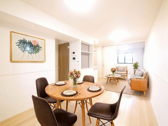 居室・リビング　CGで家具等を配置したもので家具等は含まれません