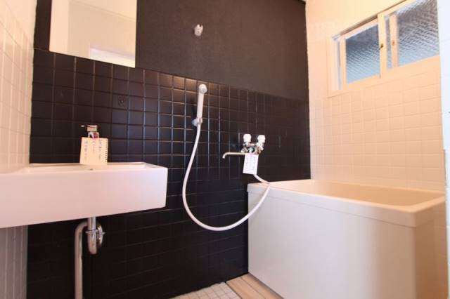 バス・シャワールーム　※５０１号室の内装写真参照