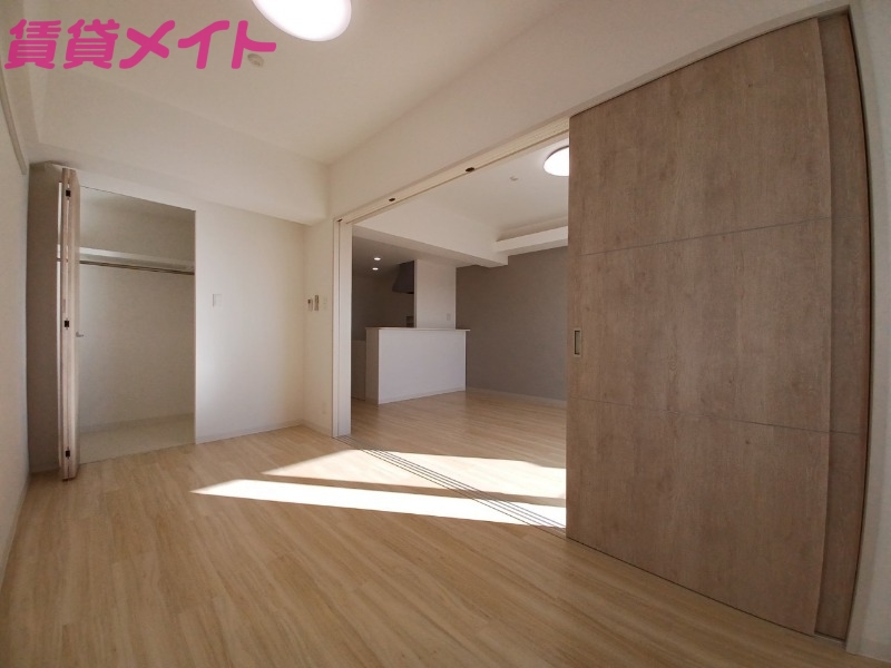 居室・リビング　同物件別室写真