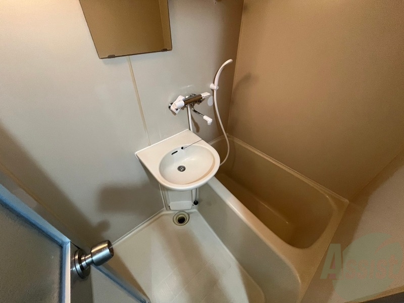 バス・シャワールーム　お風呂になります。一日の疲れを癒してくださいね。