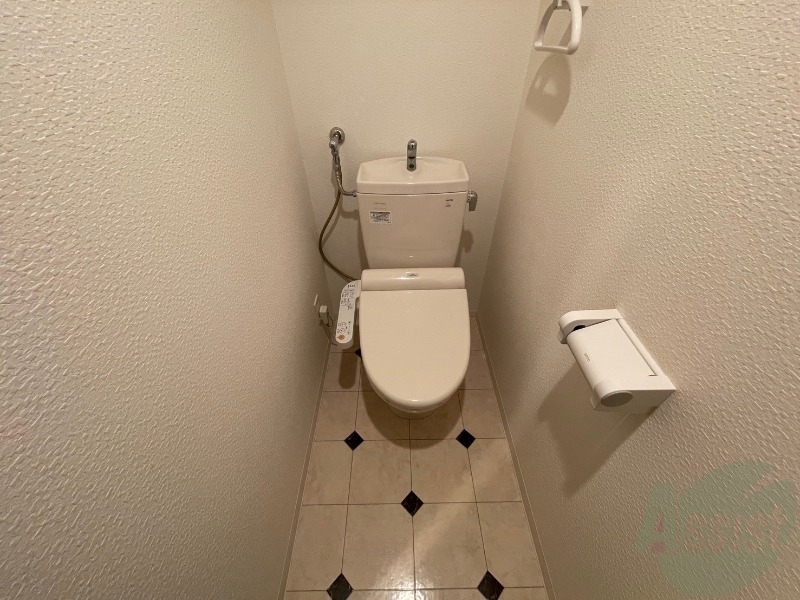 トイレ　ウォシュレット機能がついたトイレです。安心して使用できます。