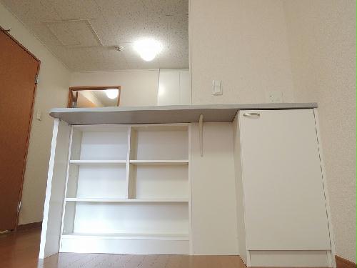 その他　カウンターの下は収納可能