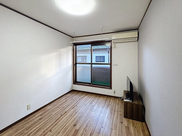 居室・リビング　掲載写真は同型モデルを掲載しており実際のお部屋と仕様等が異な