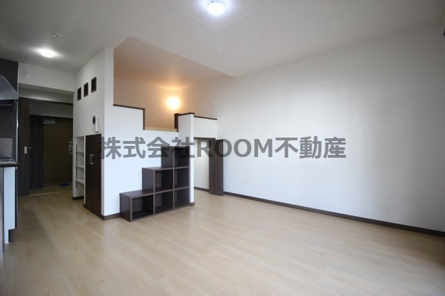 居室・リビング　こちらのリビングで趣味の時間をお楽しみください