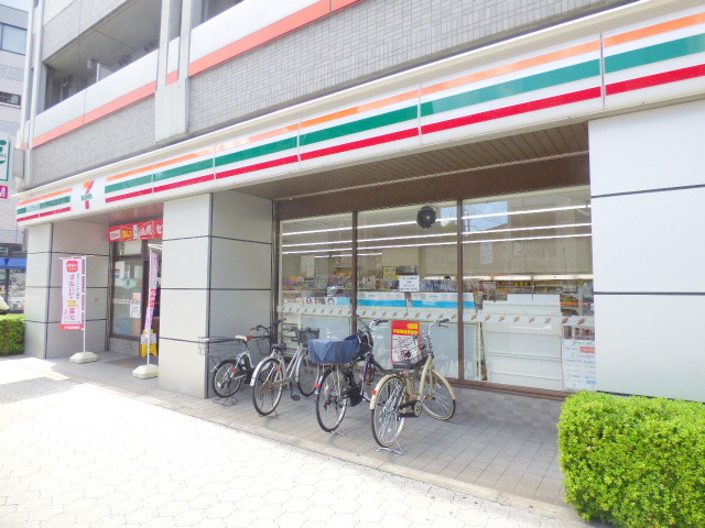 コンビニ　セブンイレブン（コンビニ）まで484m