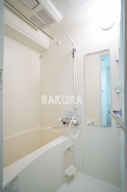 バス・シャワールーム　雨の日でも安心の浴室乾燥機付きです♪