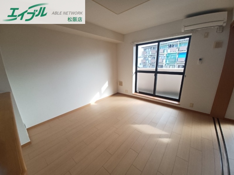 居室・リビング　同型反転タイプのお写真です。